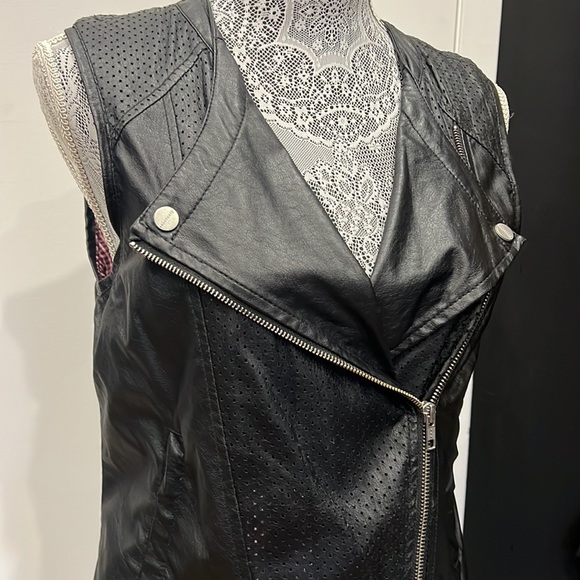 Vegan Vest by Sanctuary - Picture 3 of 8